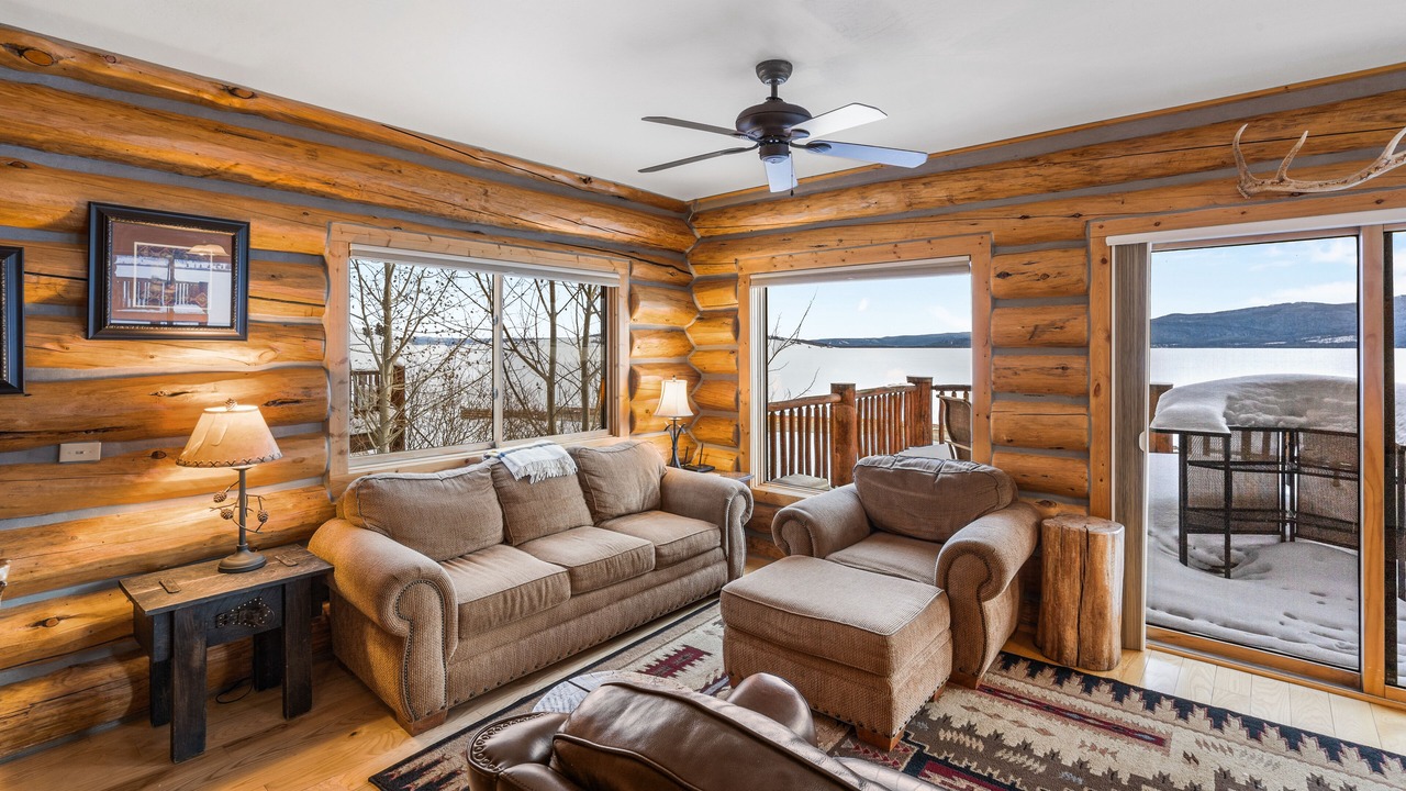 Photo of Livingroom in West Yellowstone