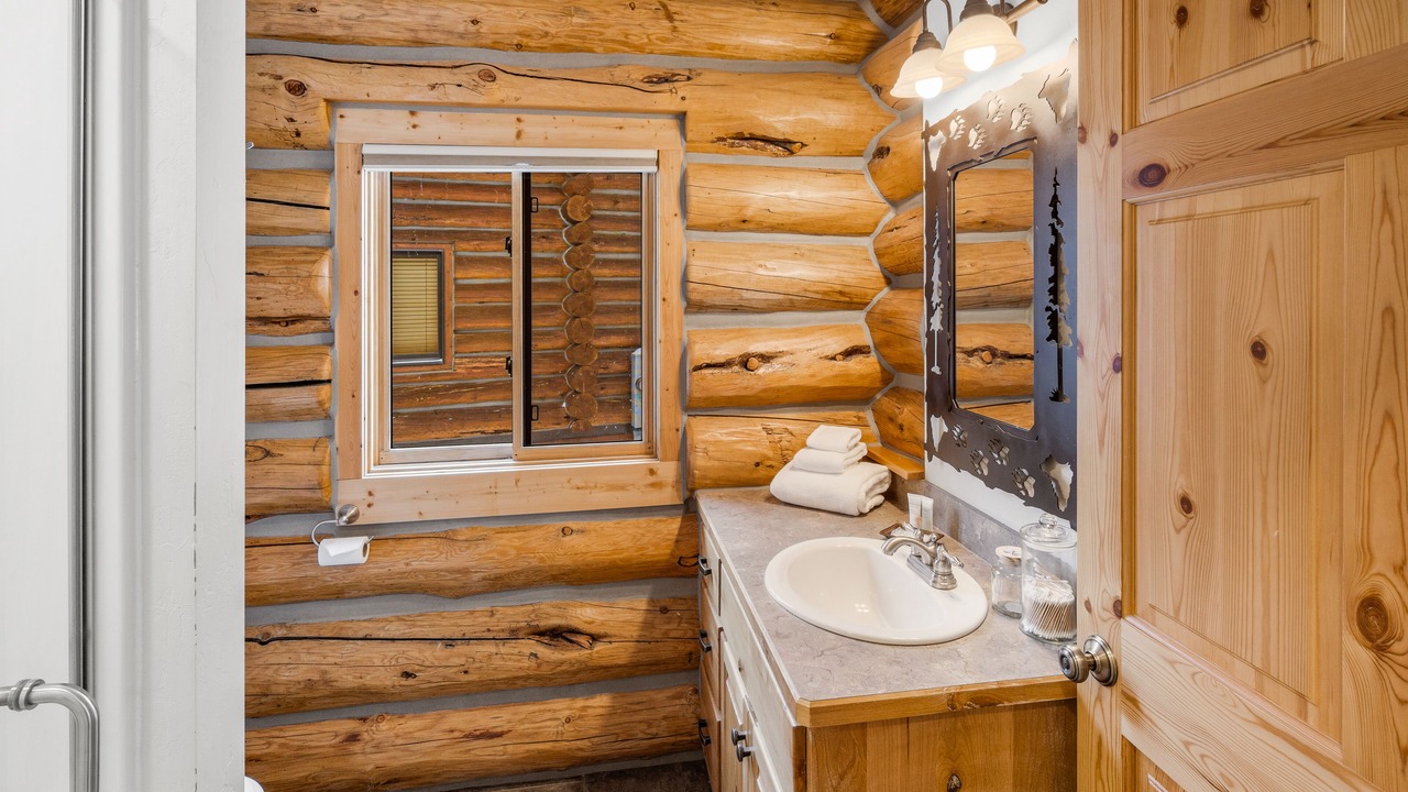 Photo of Bathroom in West Yellowstone