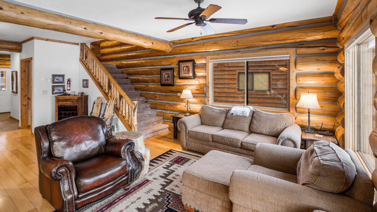 Photo of Livingroom in West Yellowstone