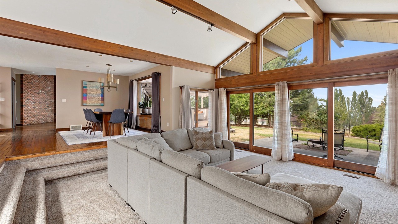 Photo of Livingroom in Farviews - Pattee Canyon