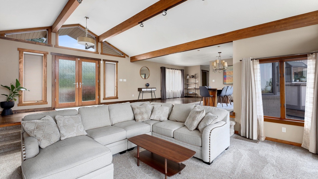 Photo of Livingroom in Farviews - Pattee Canyon