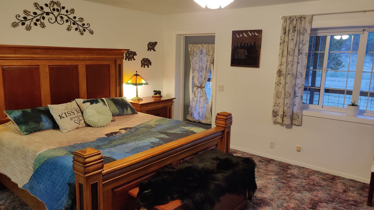 Photo of Bedroom in Glacier Country
