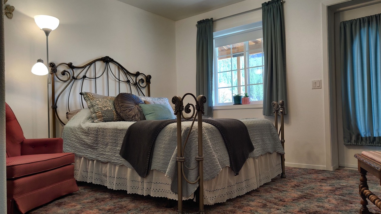 Photo of Bedroom in Glacier Country