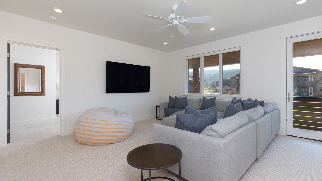Photo of Livingroom in Big Sky