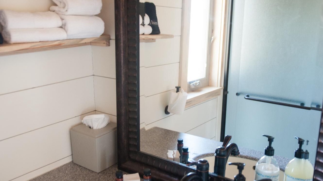 Photo of Bathroom in Emigrant
