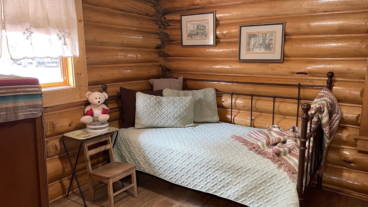 Photo of Bedroom in Polaris