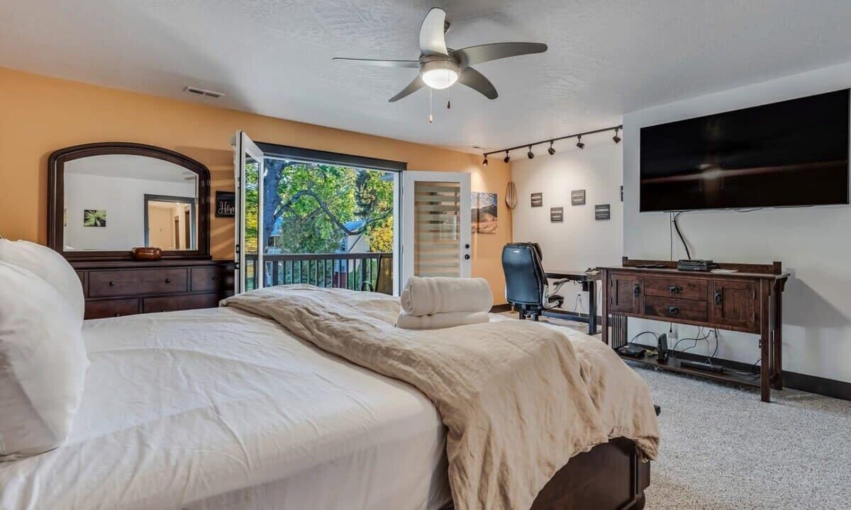 Photo of Bedroom in Garden District
