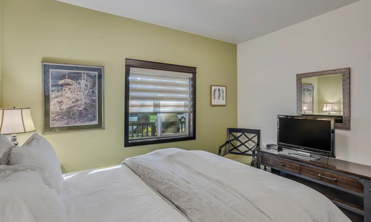 Photo of Bedroom in Garden District