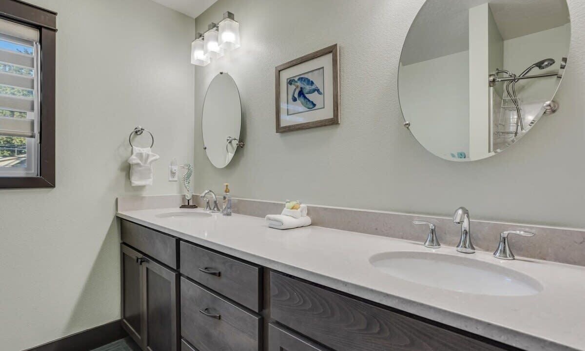 Photo of Bathroom in Garden District