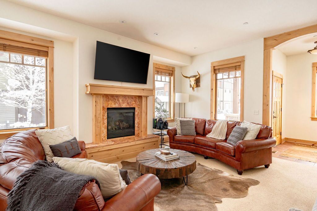 Photo of Livingroom in Big Sky
