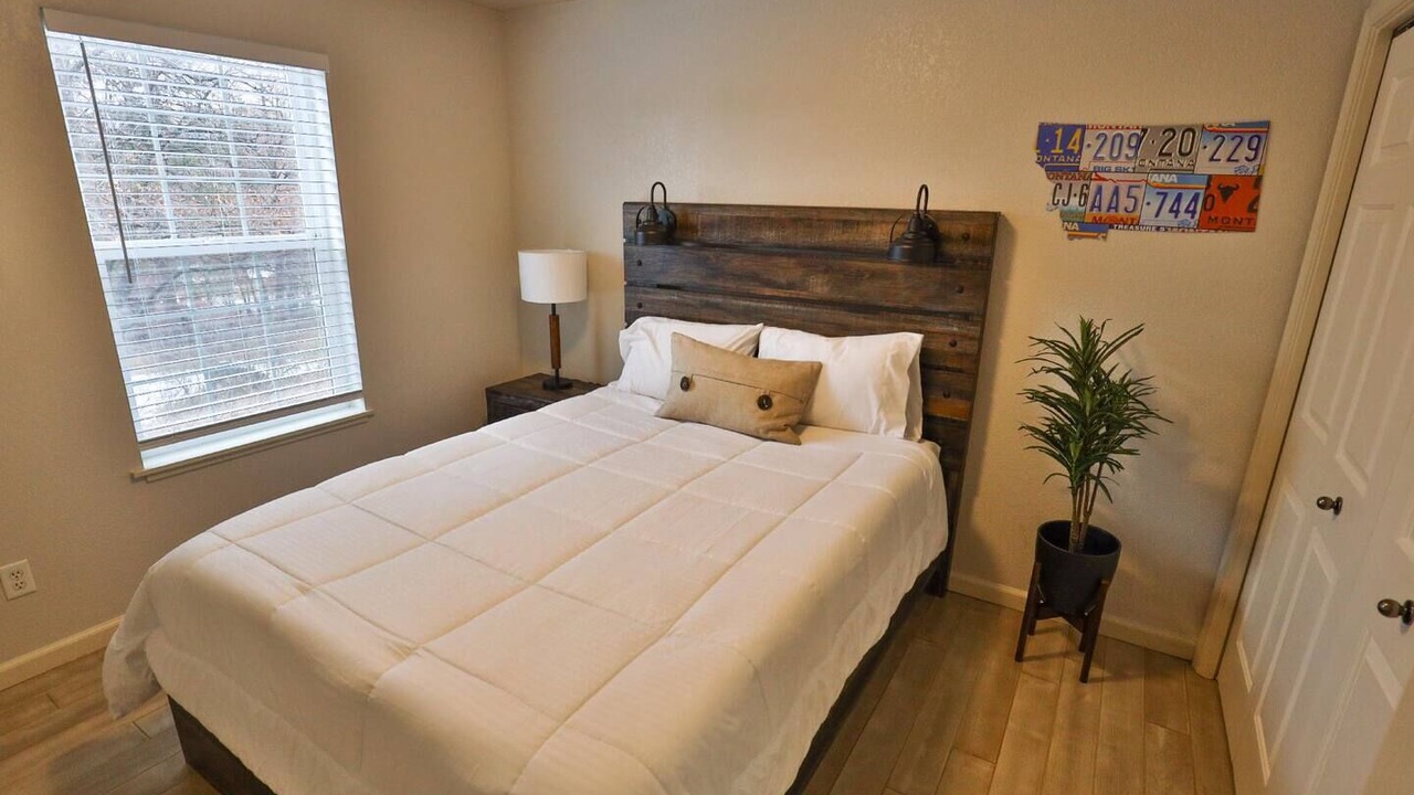 Photo of Bedroom in Lower Rattlesnake
