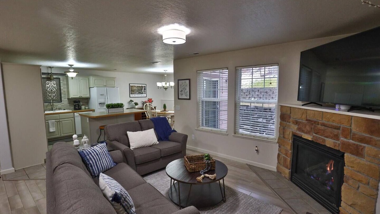 Photo of Livingroom in Lower Rattlesnake