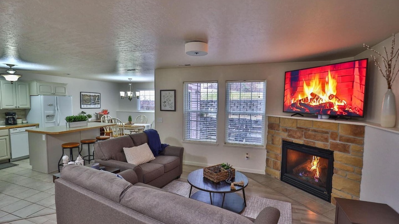 Photo of Livingroom in Lower Rattlesnake