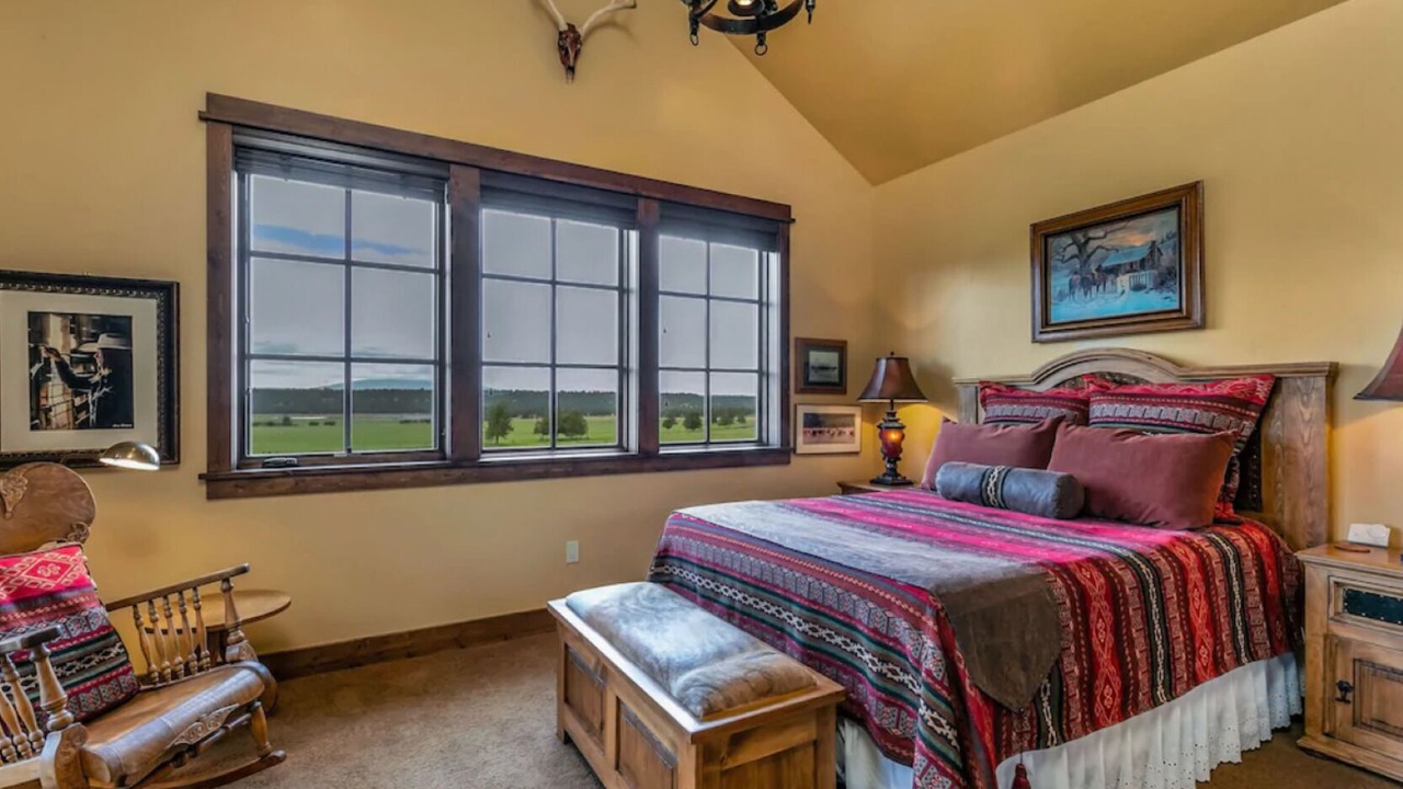 Photo of Bedroom in Crooked River Ranch