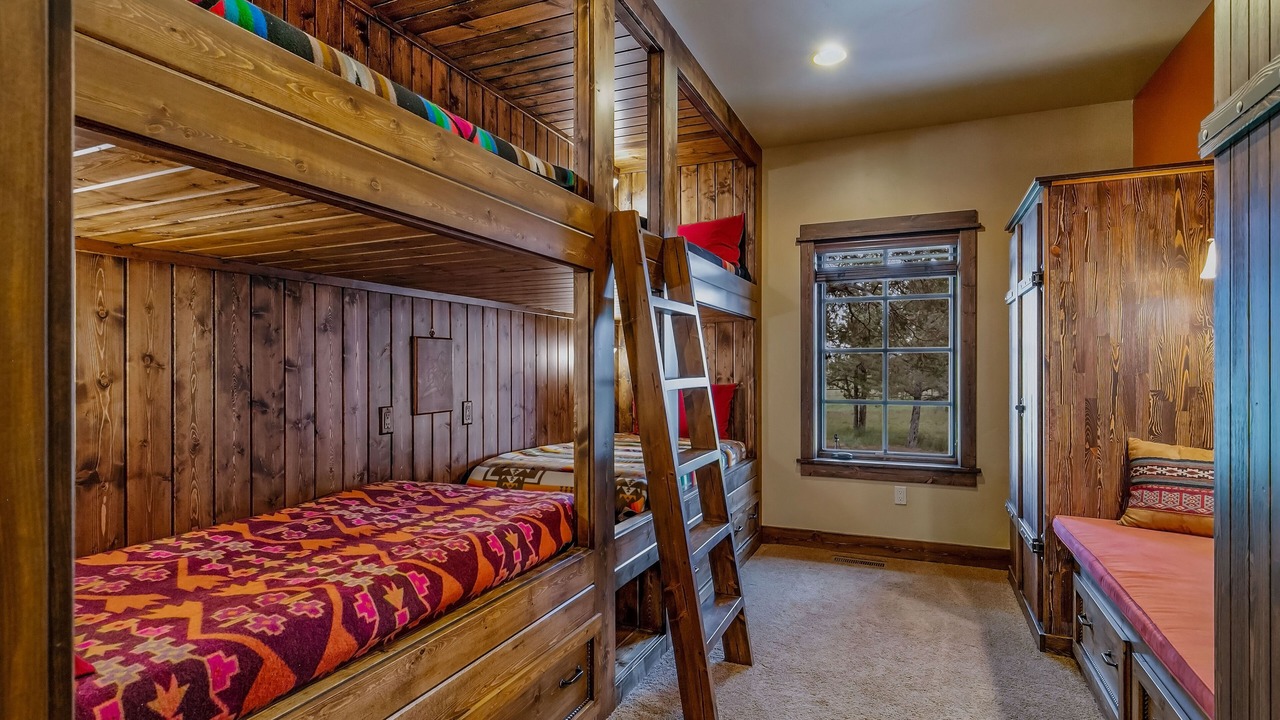 Photo of Bedroom in Crooked River Ranch