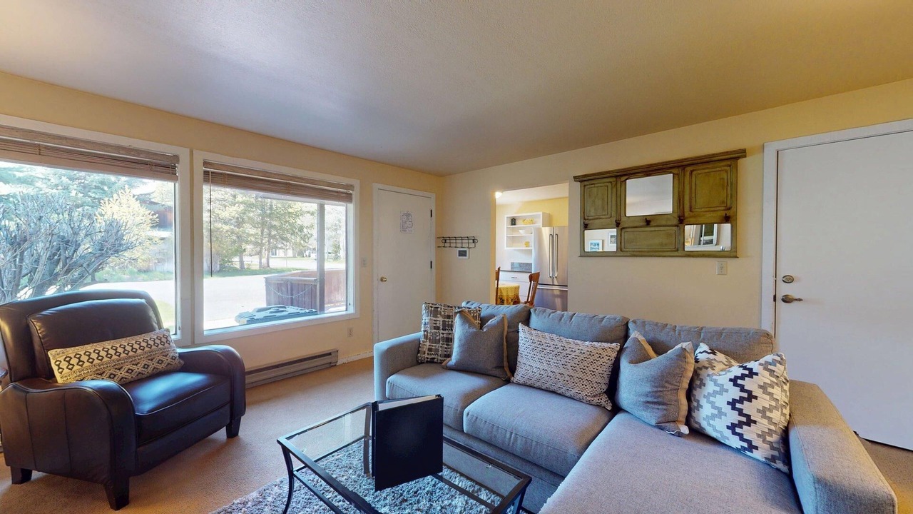Photo of Livingroom in Warm Springs