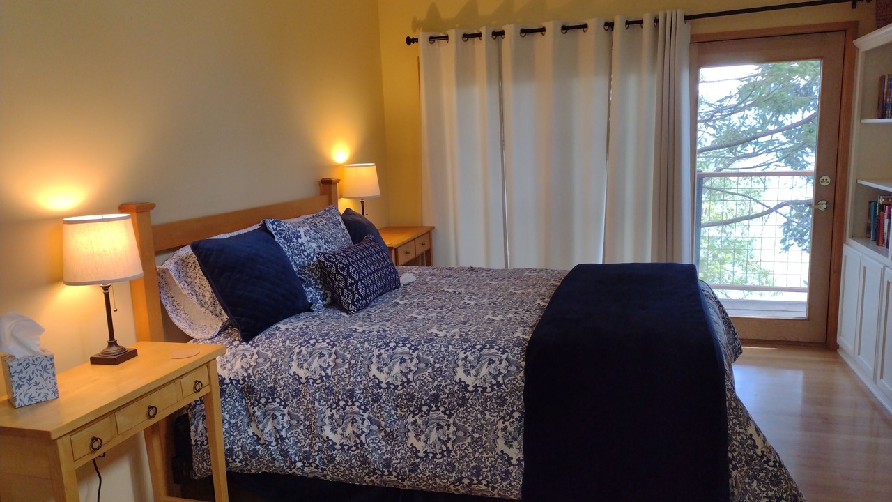Photo of Bedroom in Lakeside