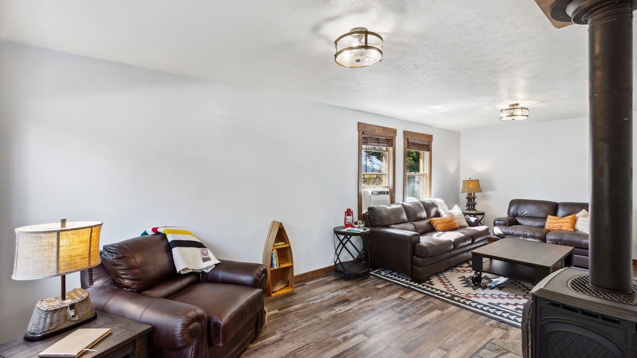 Photo of Livingroom in West Glacier