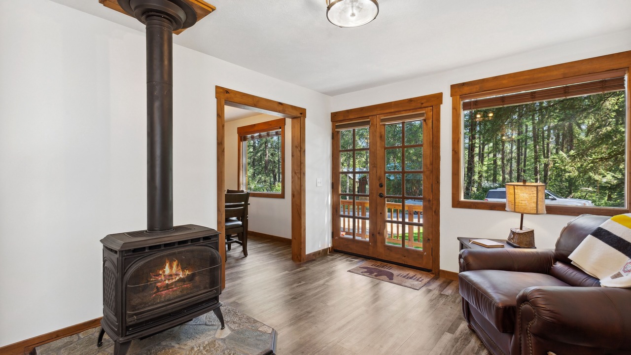 Photo of Livingroom in West Glacier