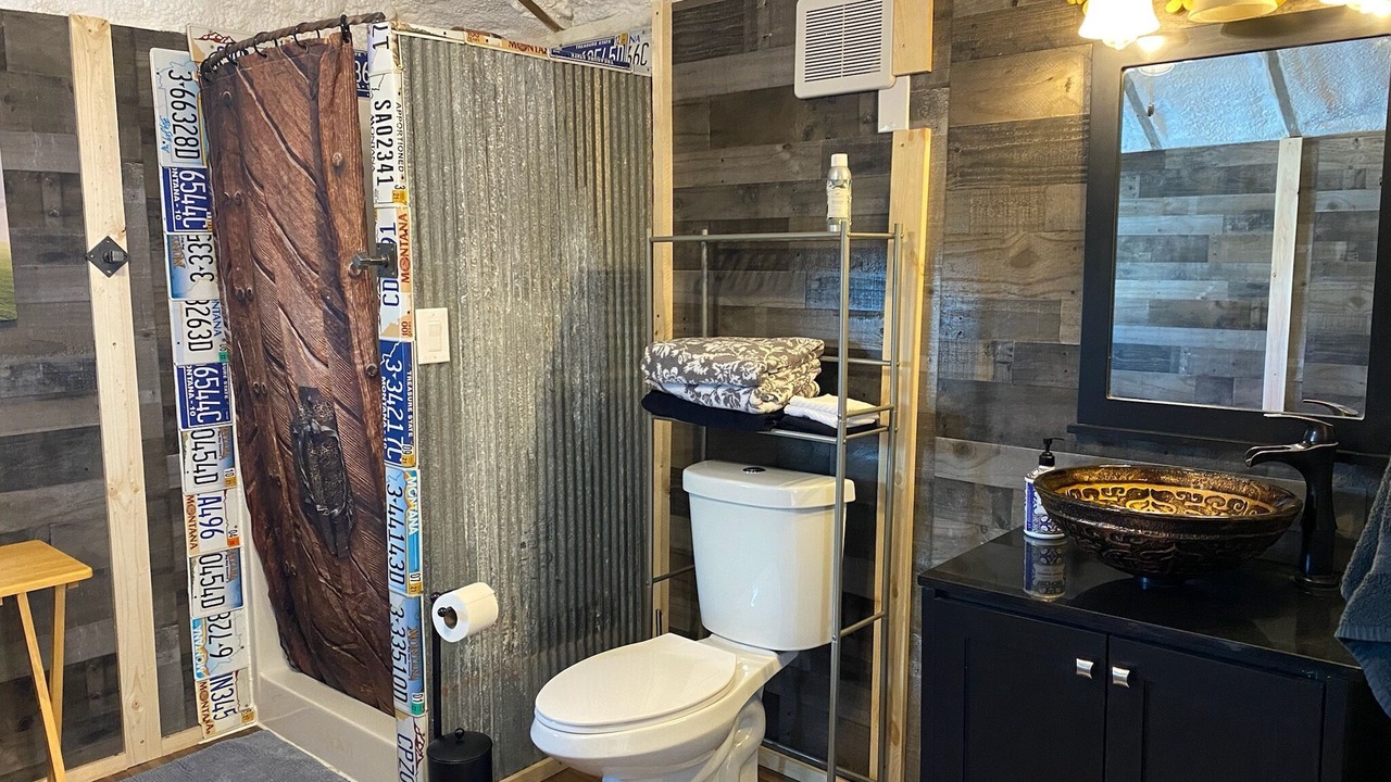 Photo of Bathroom in Pompeys Pillar