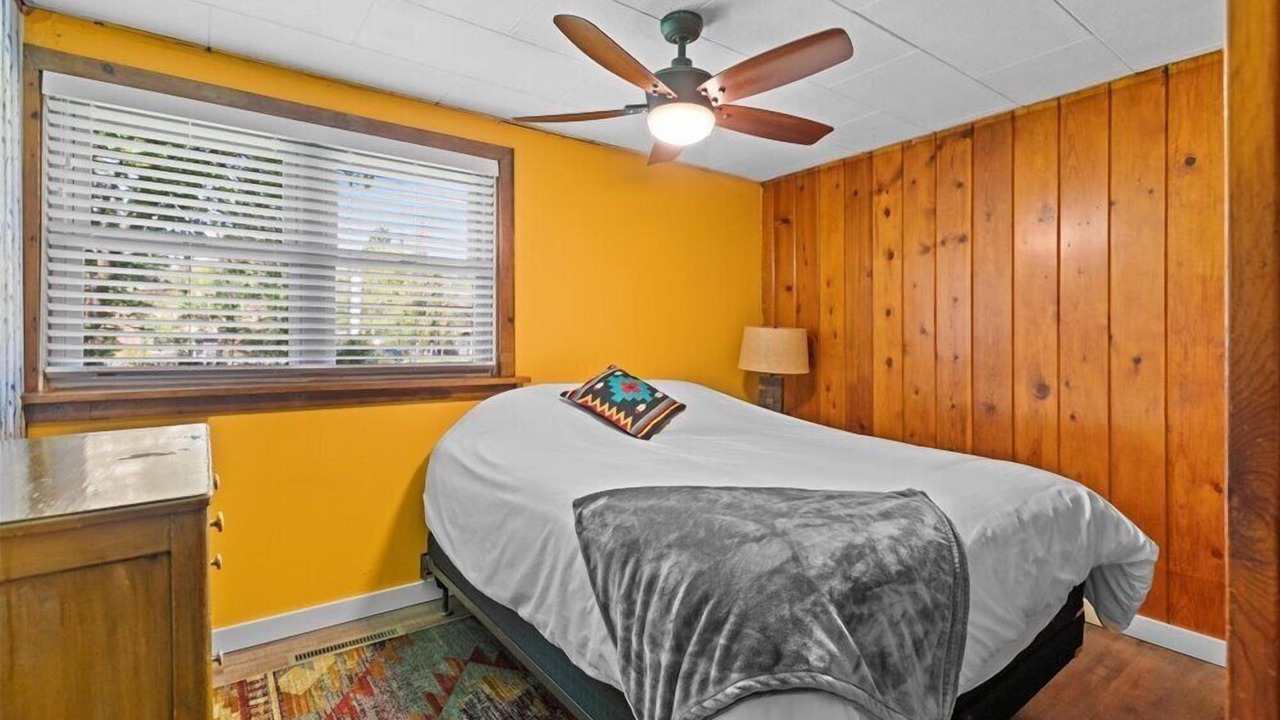 Photo of Bedroom in Lower Rattlesnake