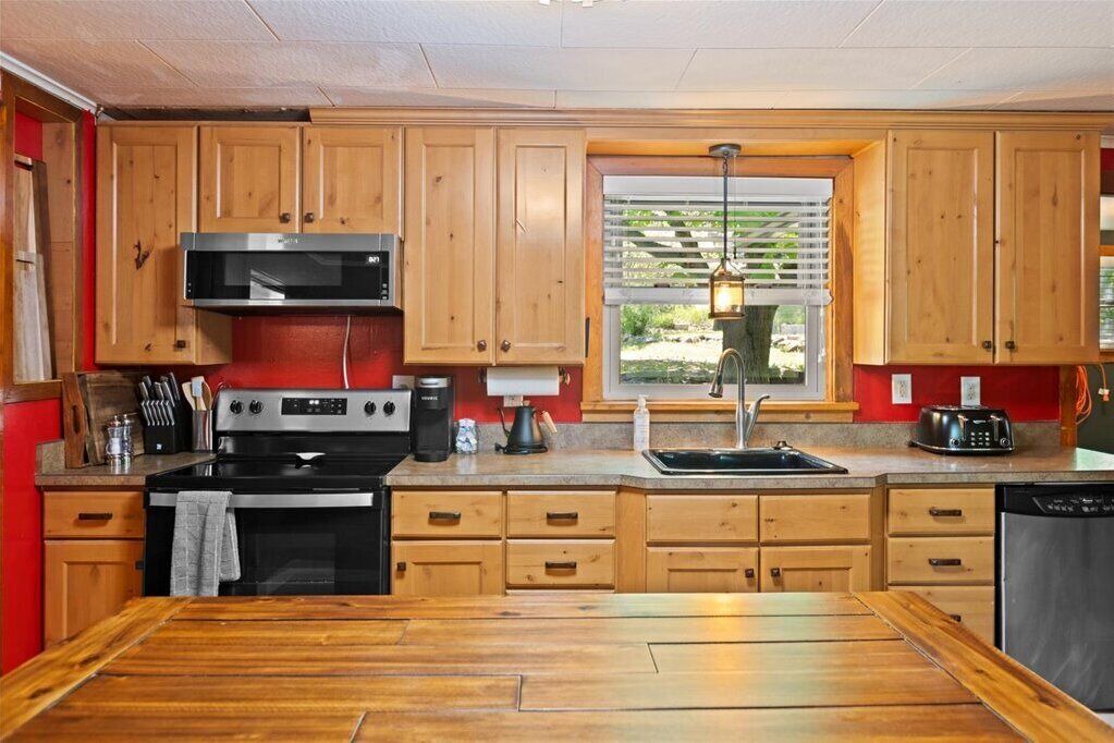 Photo of Kitchen in Lower Rattlesnake