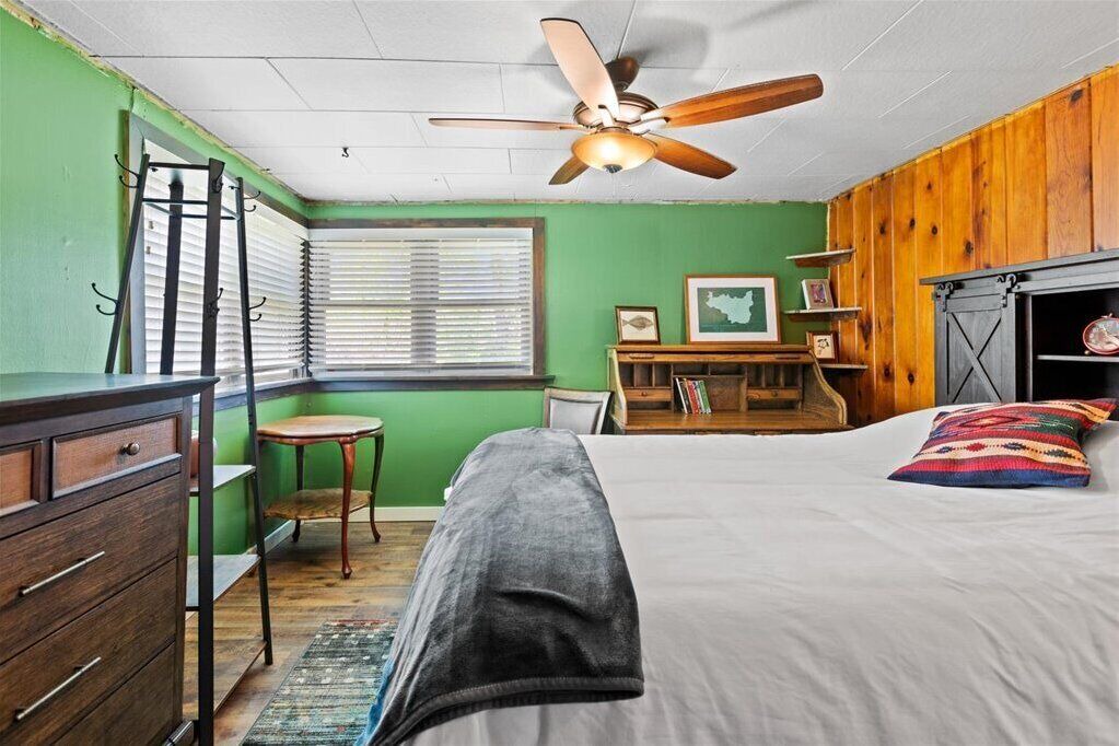 Photo of Bedroom in Lower Rattlesnake