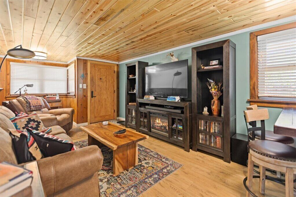 Photo of Livingroom in Lower Rattlesnake