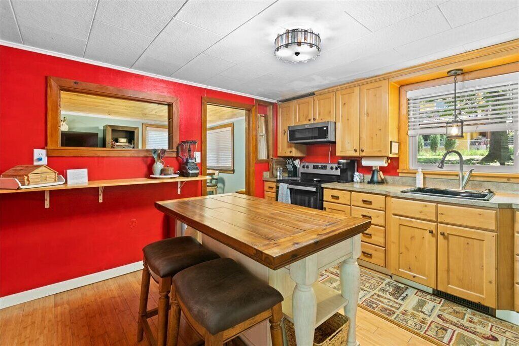 Photo of Kitchen in Lower Rattlesnake