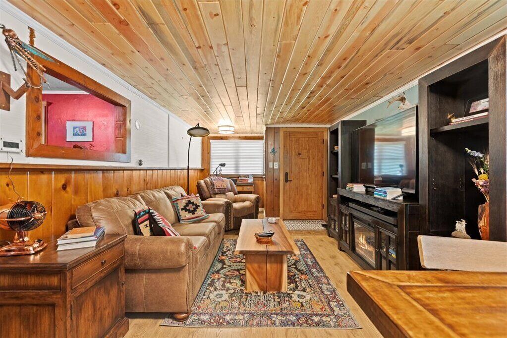 Photo of Livingroom in Lower Rattlesnake