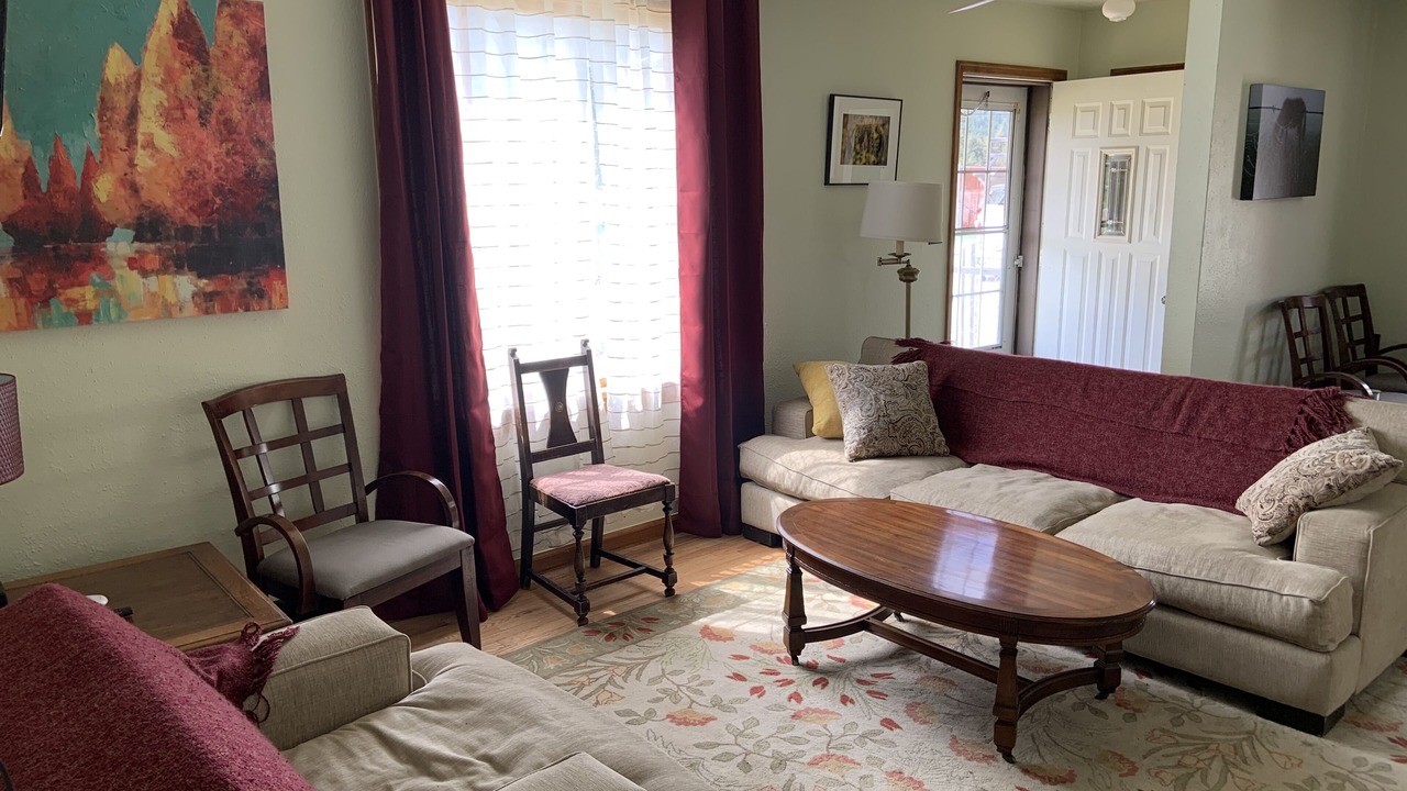 Photo of Livingroom in Bonner-West Riverside