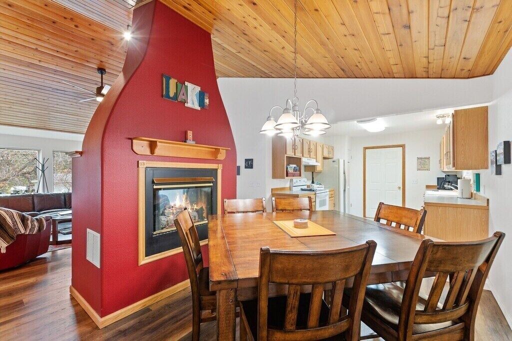 Photo of Livingroom in Woods Bay