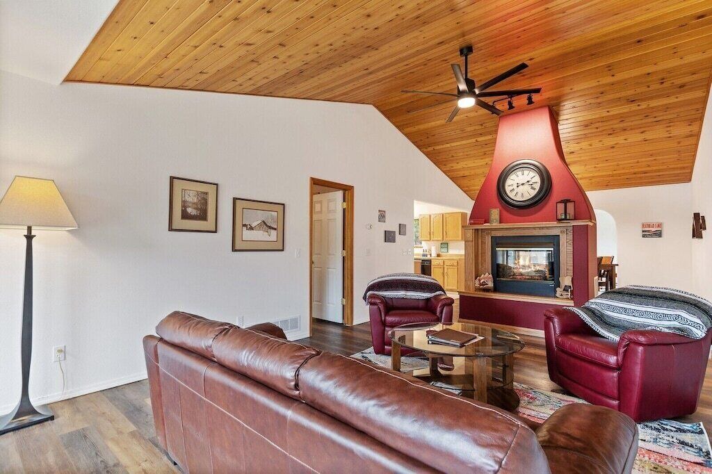Photo of Livingroom in Woods Bay
