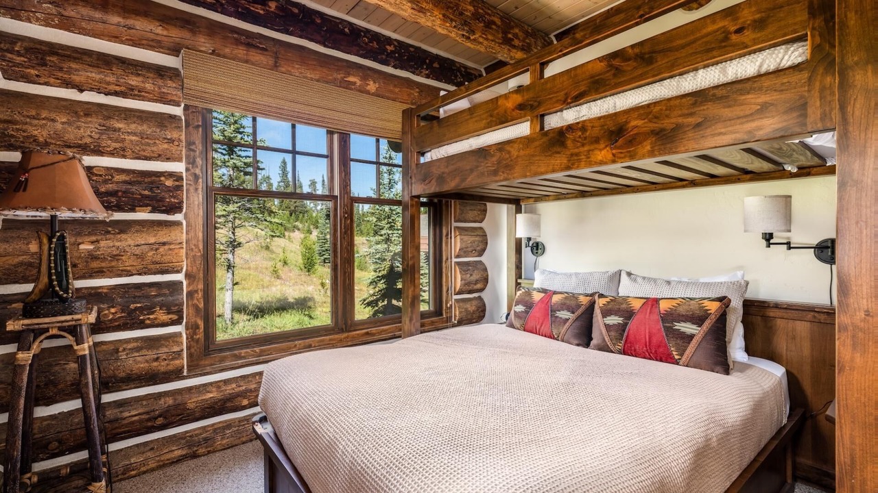 Photo of Bedroom in Powder Ridge