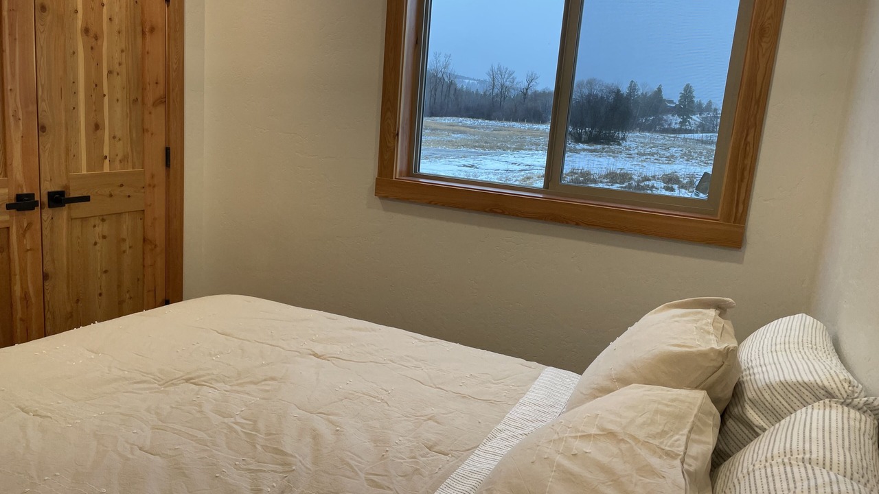 Photo of Bedroom in Lincoln County