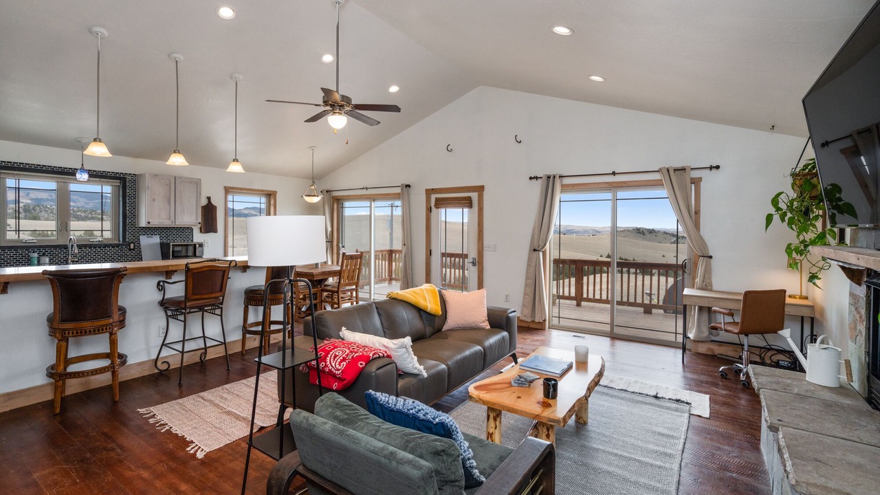 Photo of Livingroom in Three Forks