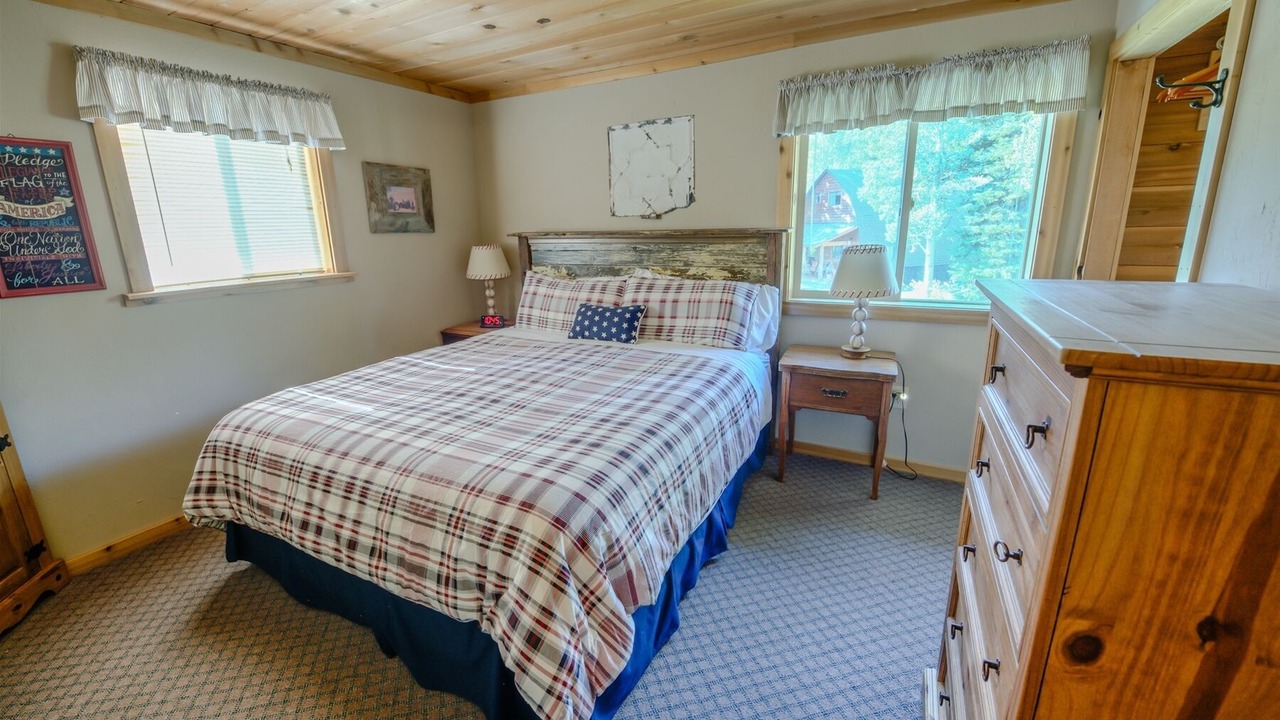 Photo of Bedroom in Lazy Acres