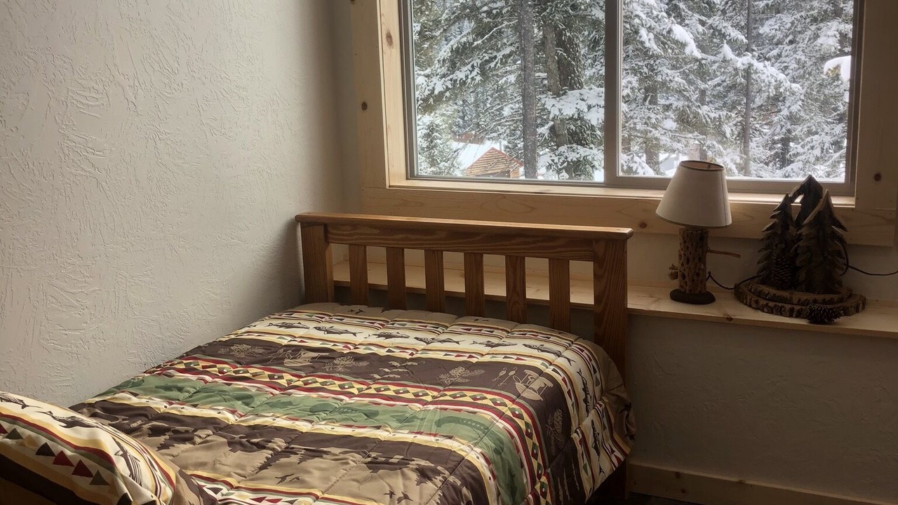 Photo of Bedroom in White Sulphur Springs