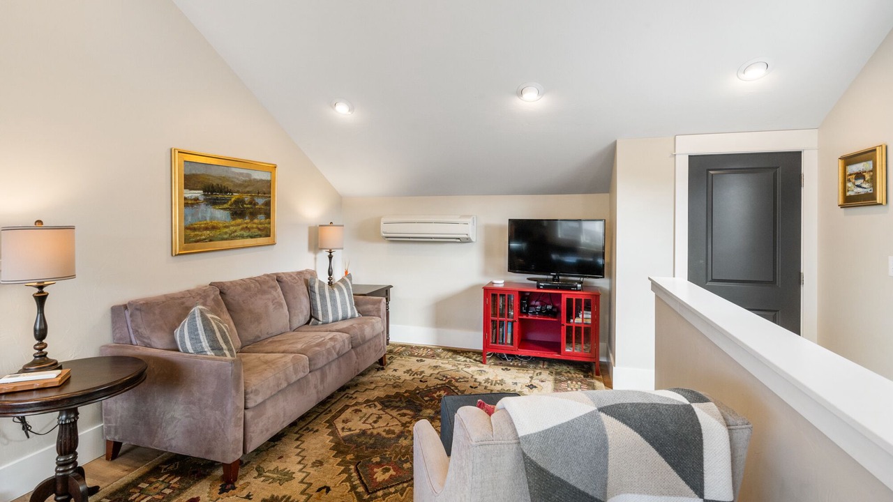 Photo of Livingroom in Valley West