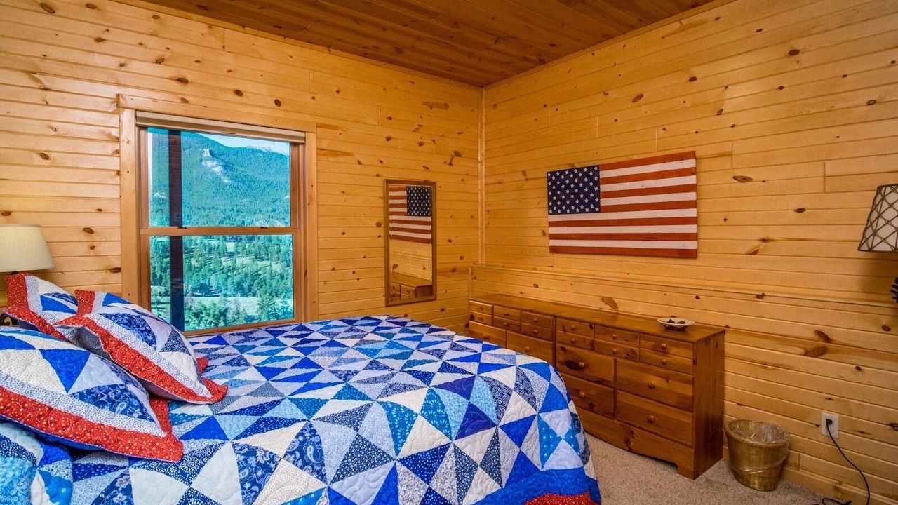 Photo of Bedroom in Windcliff Estates