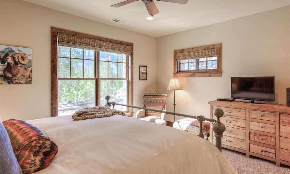 Photo of Bedroom in Powder Ridge