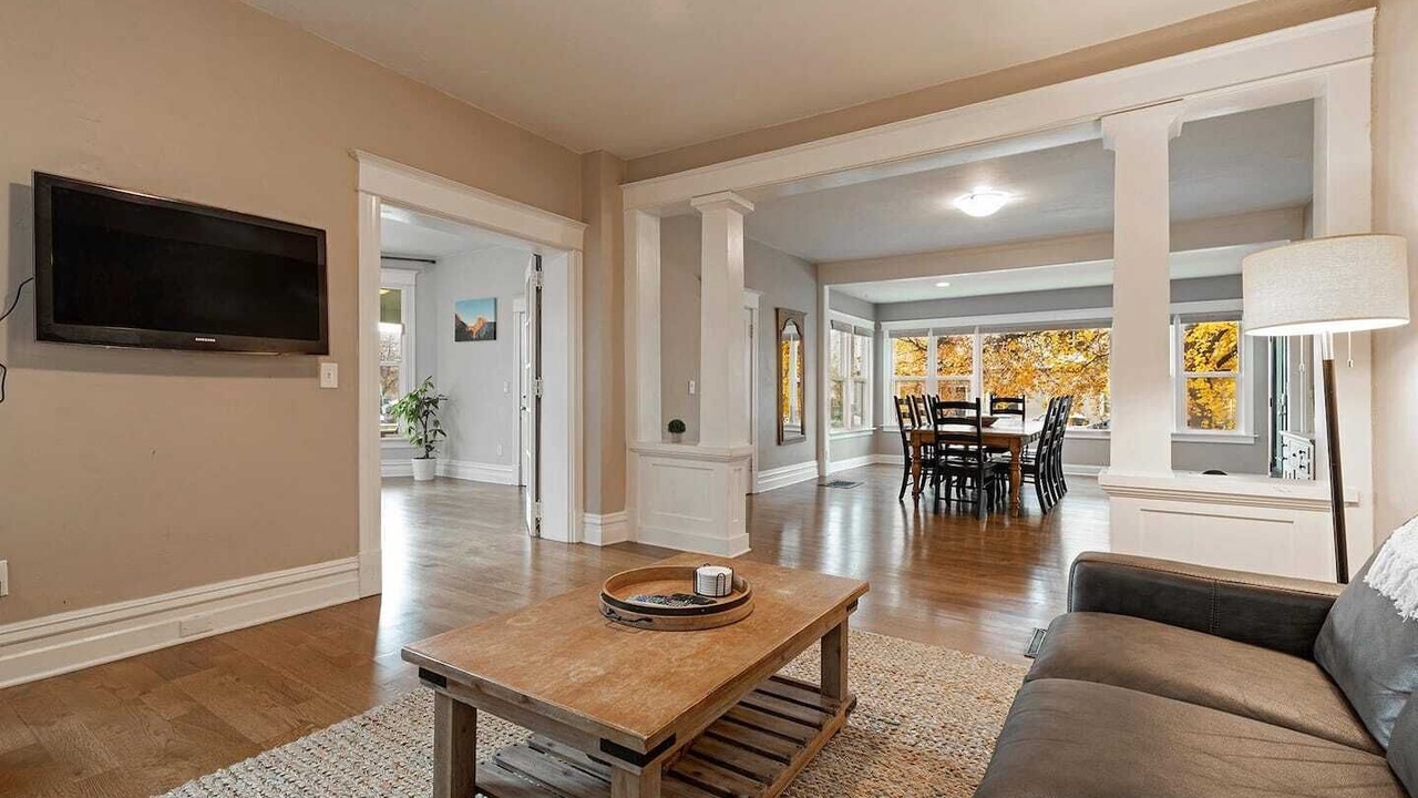Photo of Livingroom in Westside