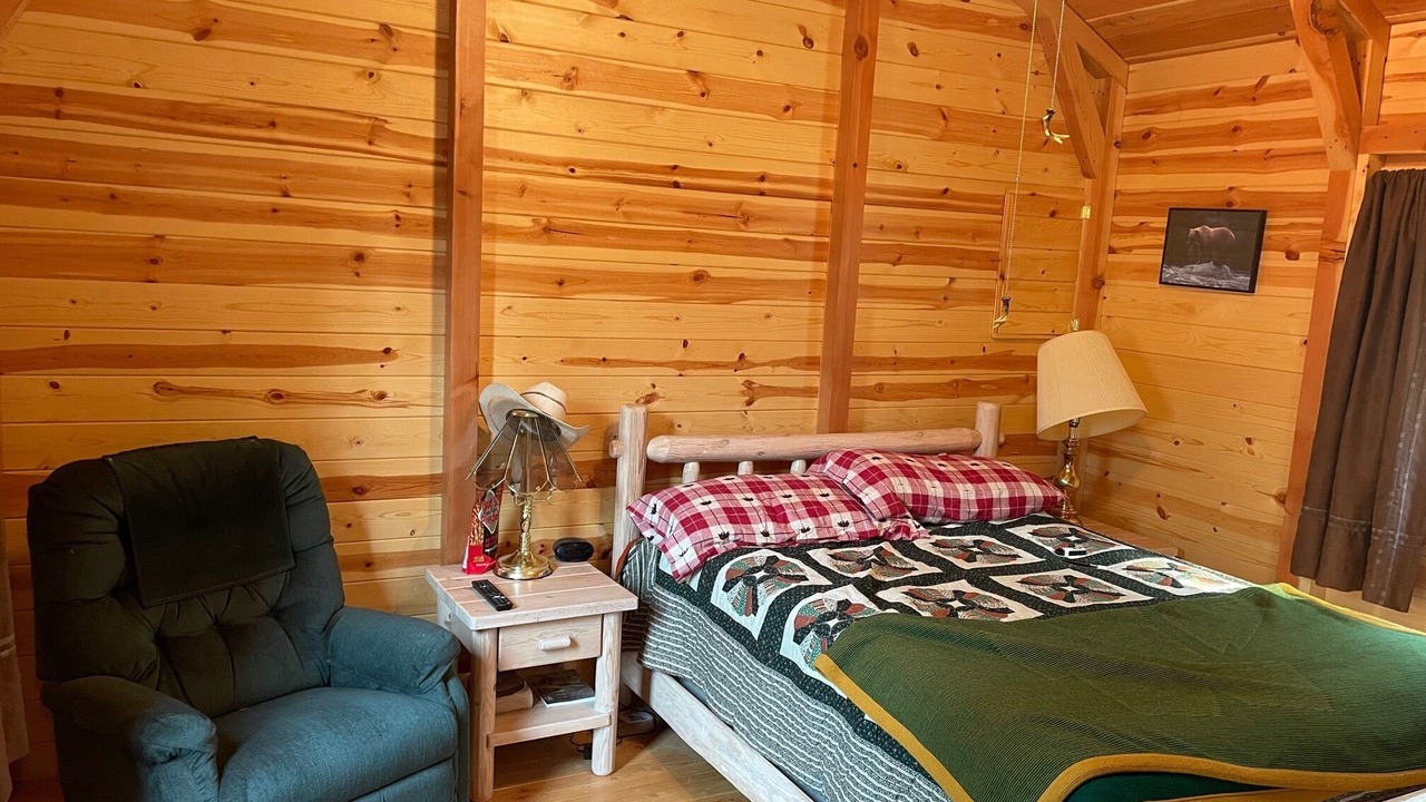 Photo of Bedroom in Neihart