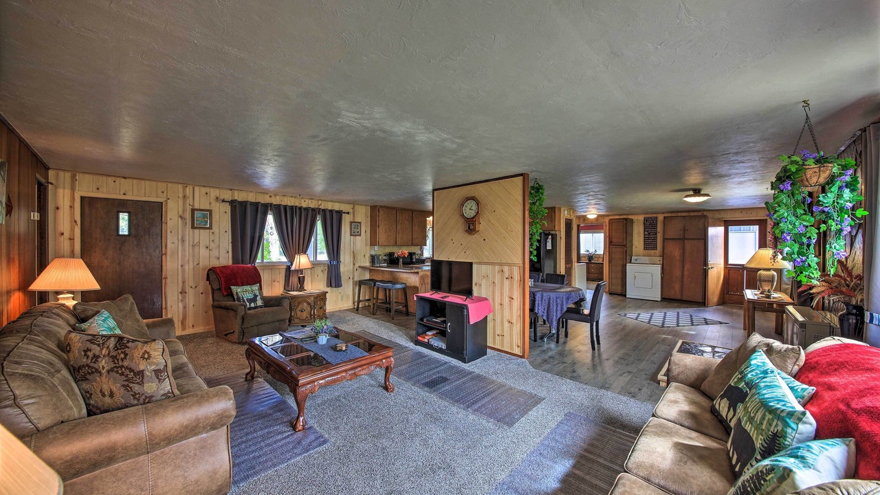 Photo of Livingroom in Trout Creek
