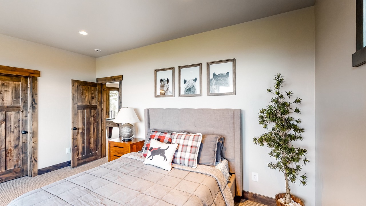 Photo of Bedroom in Lakeside