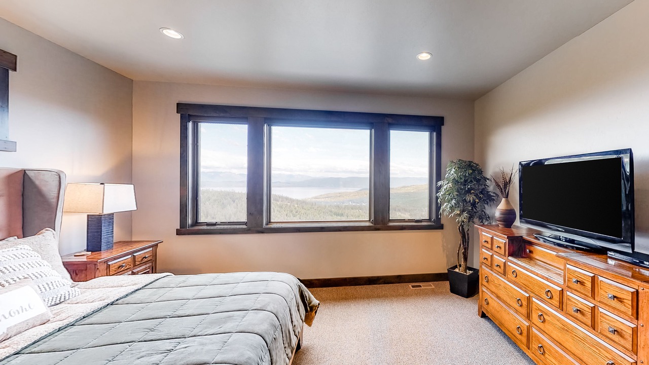 Photo of Bedroom in Lakeside