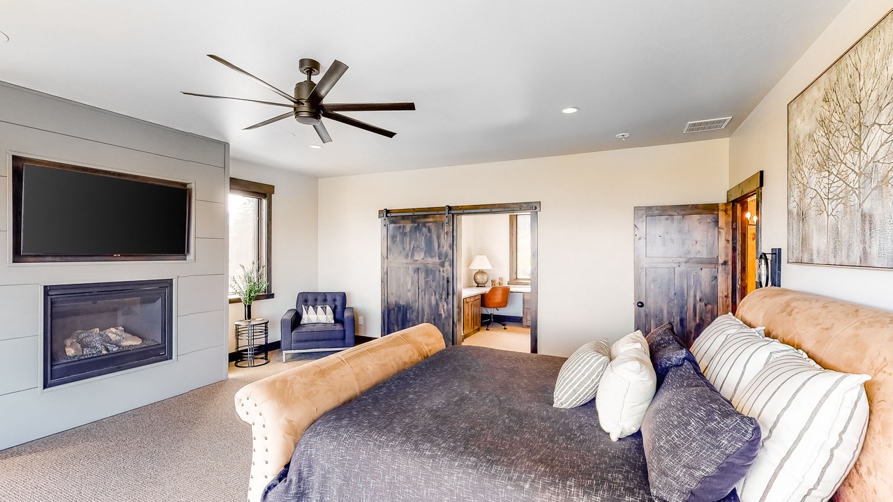 Photo of Bedroom in Lakeside