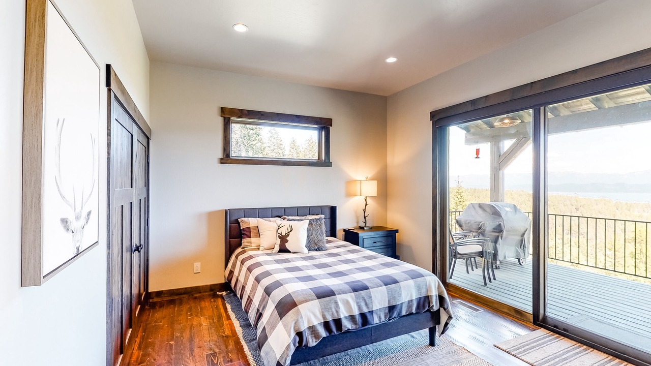 Photo of Bedroom in Lakeside