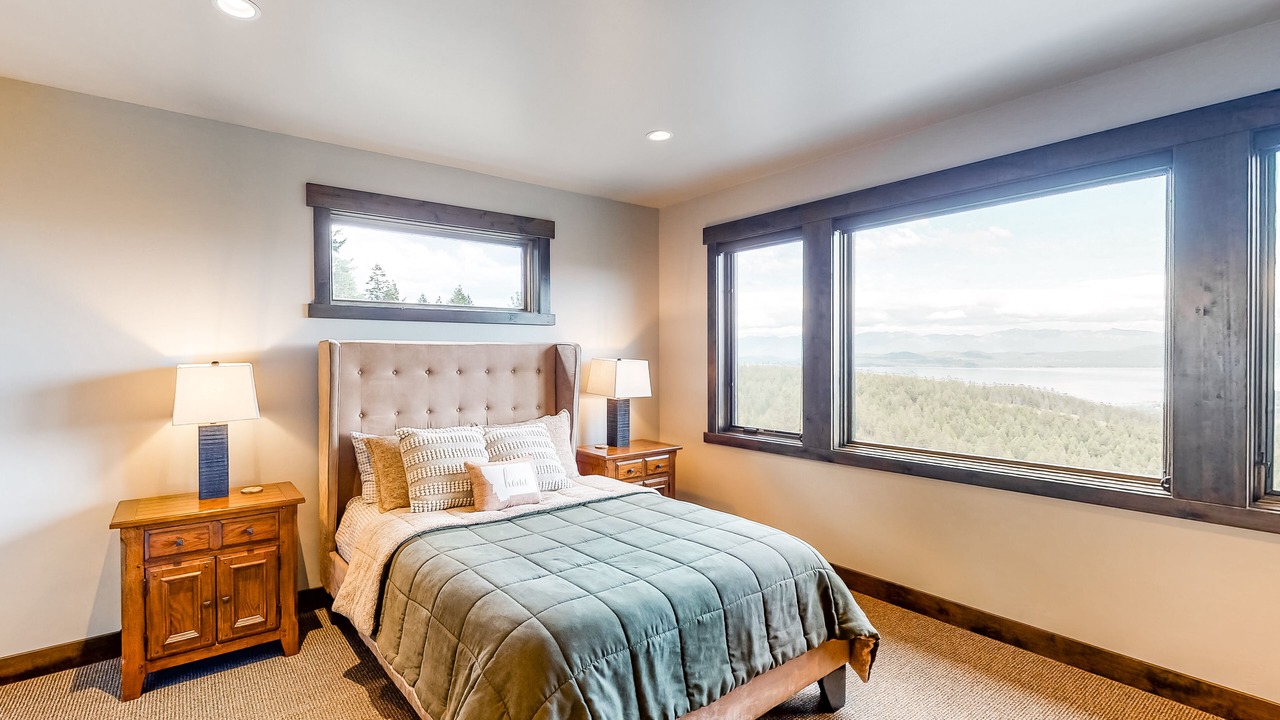 Photo of Bedroom in Lakeside