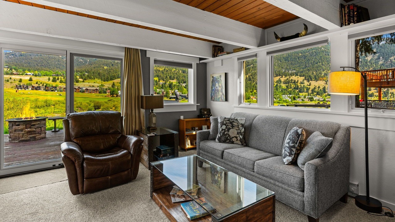 Photo of Livingroom in Big Sky Meadow Village